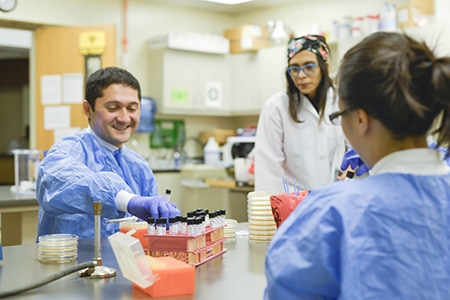 Sonoran | Students in research Lab